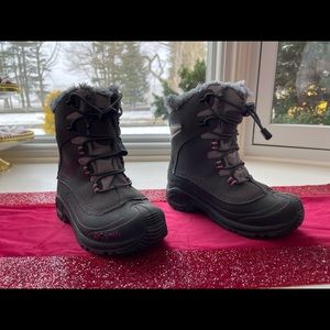 Girls Columbia Brand Boots size 3 EUC